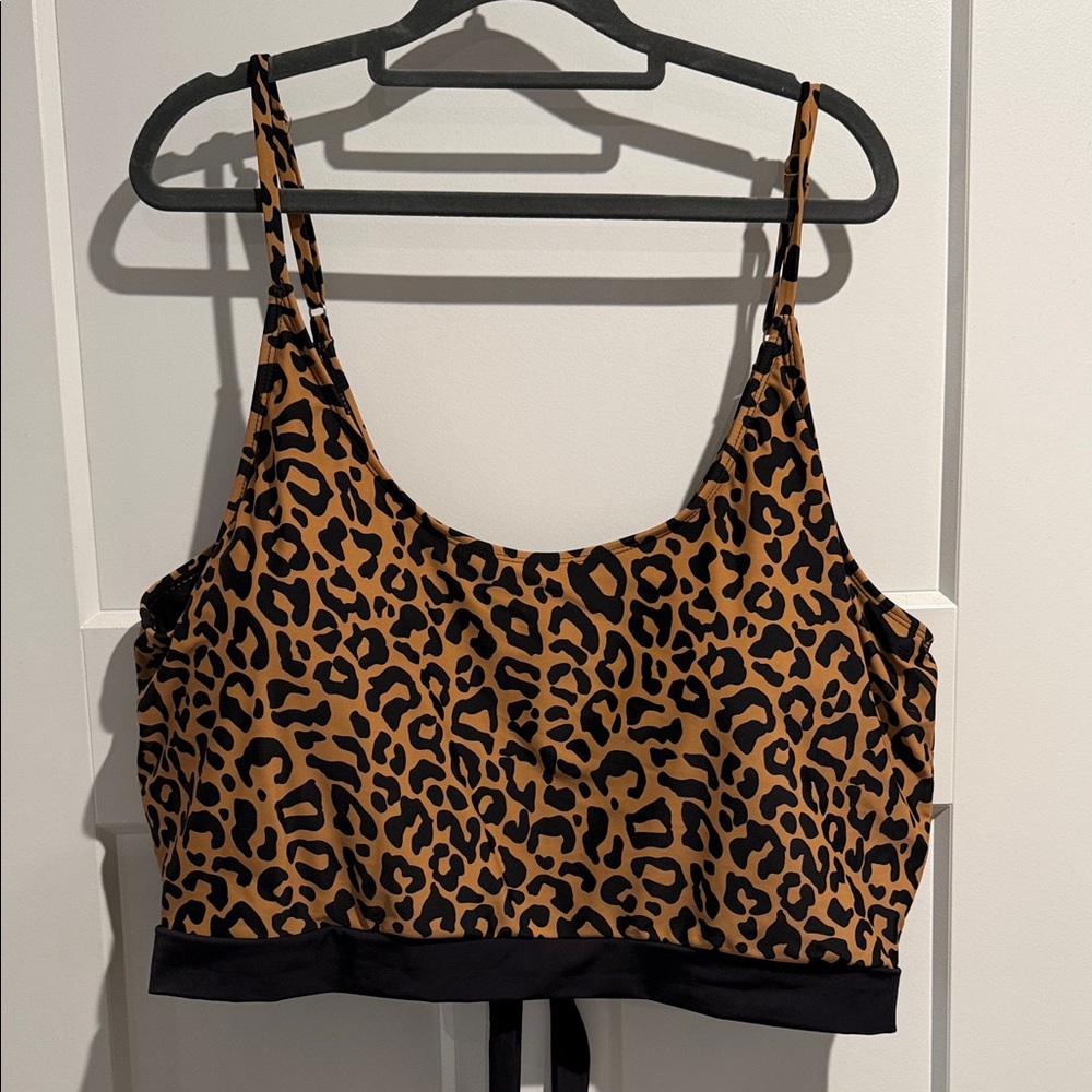 Chic Leopard Print Bikini Top
